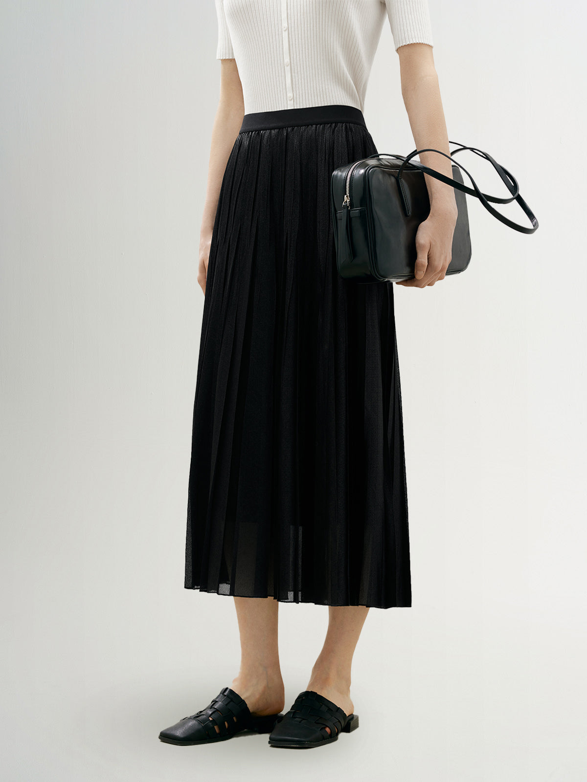 Women's Black Pleated Lightweight Long Waist Skirt 5F5241332