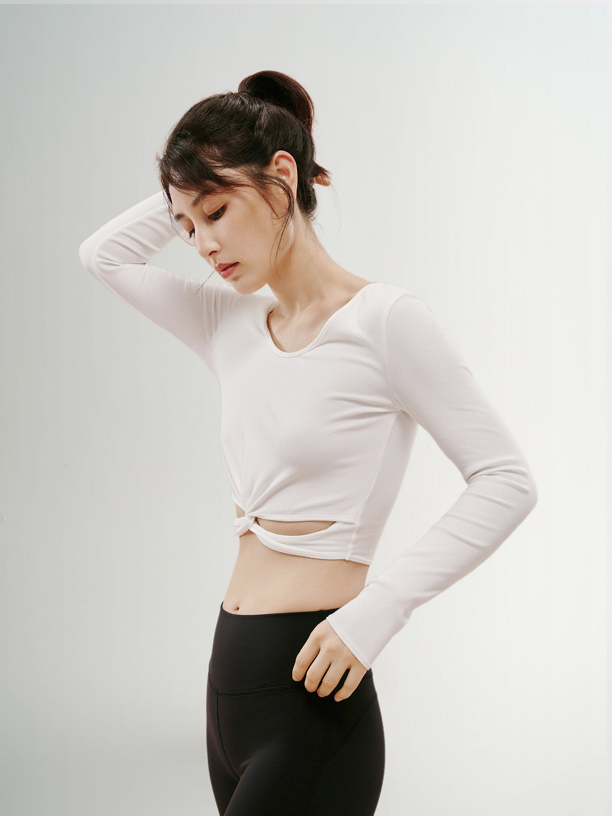 Women's White Round Neck Slim Fit Yoga Knitwear Top 5F8101083U