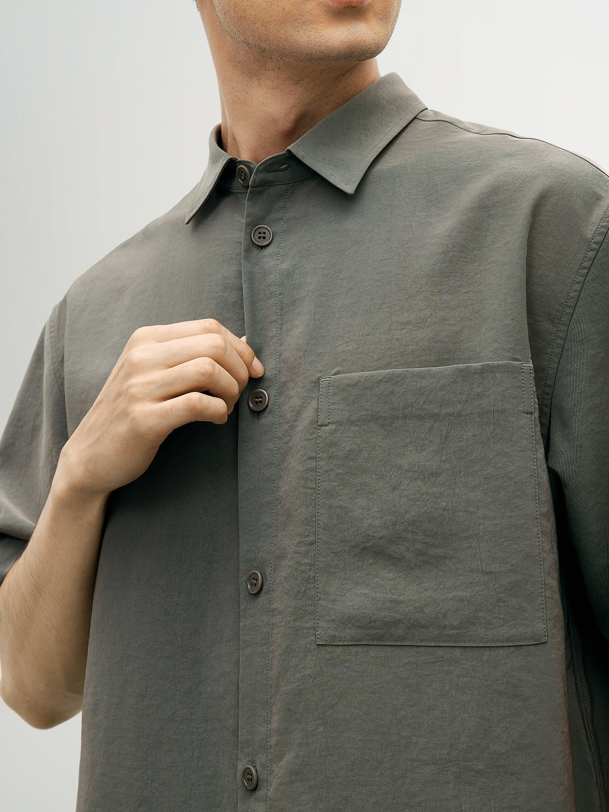 Men¡¯s Triacetate Relaxed Fit Short-Sleeve Shirt