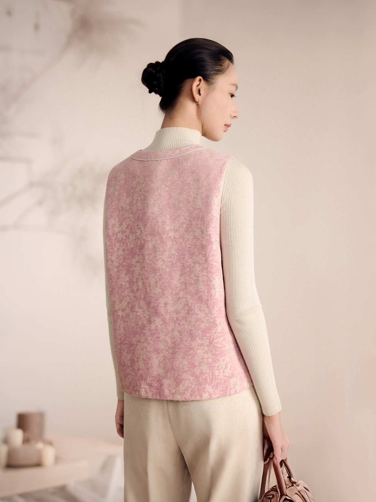 Round Neck Jacquard Vest with Jade Buttons