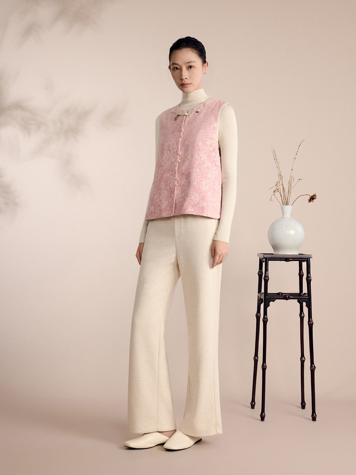 Round Neck Jacquard Vest with Jade Buttons