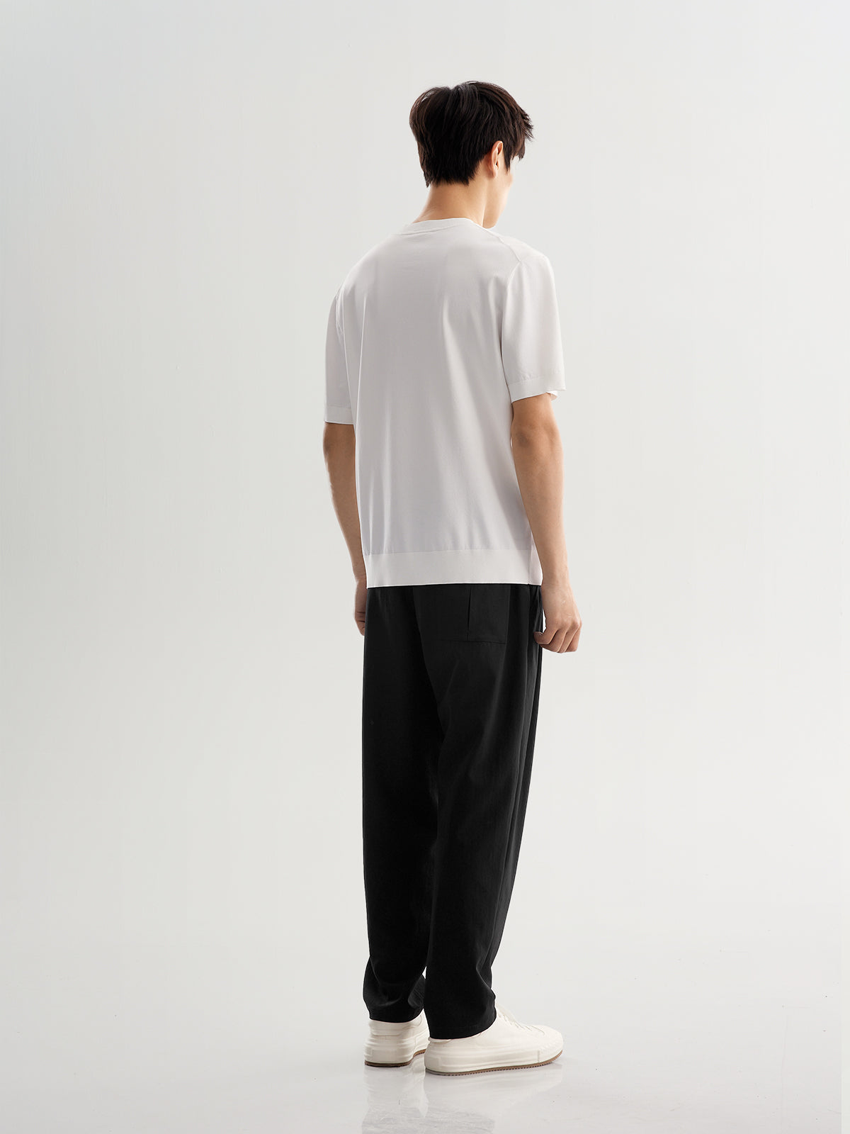 Men’s Minimal Line Graphic T-Shirt