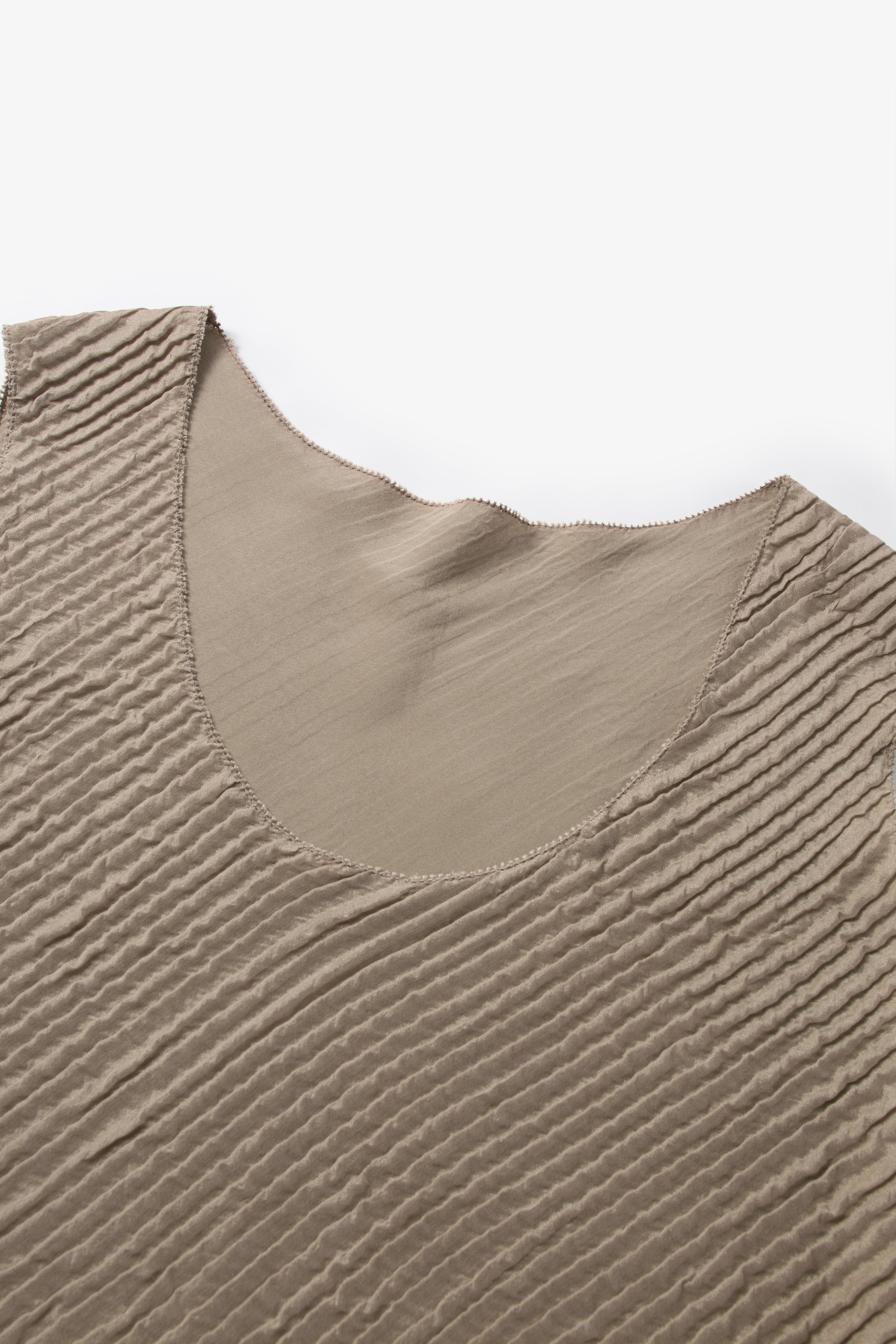 Crew Neck Sleeveless Fitted Top